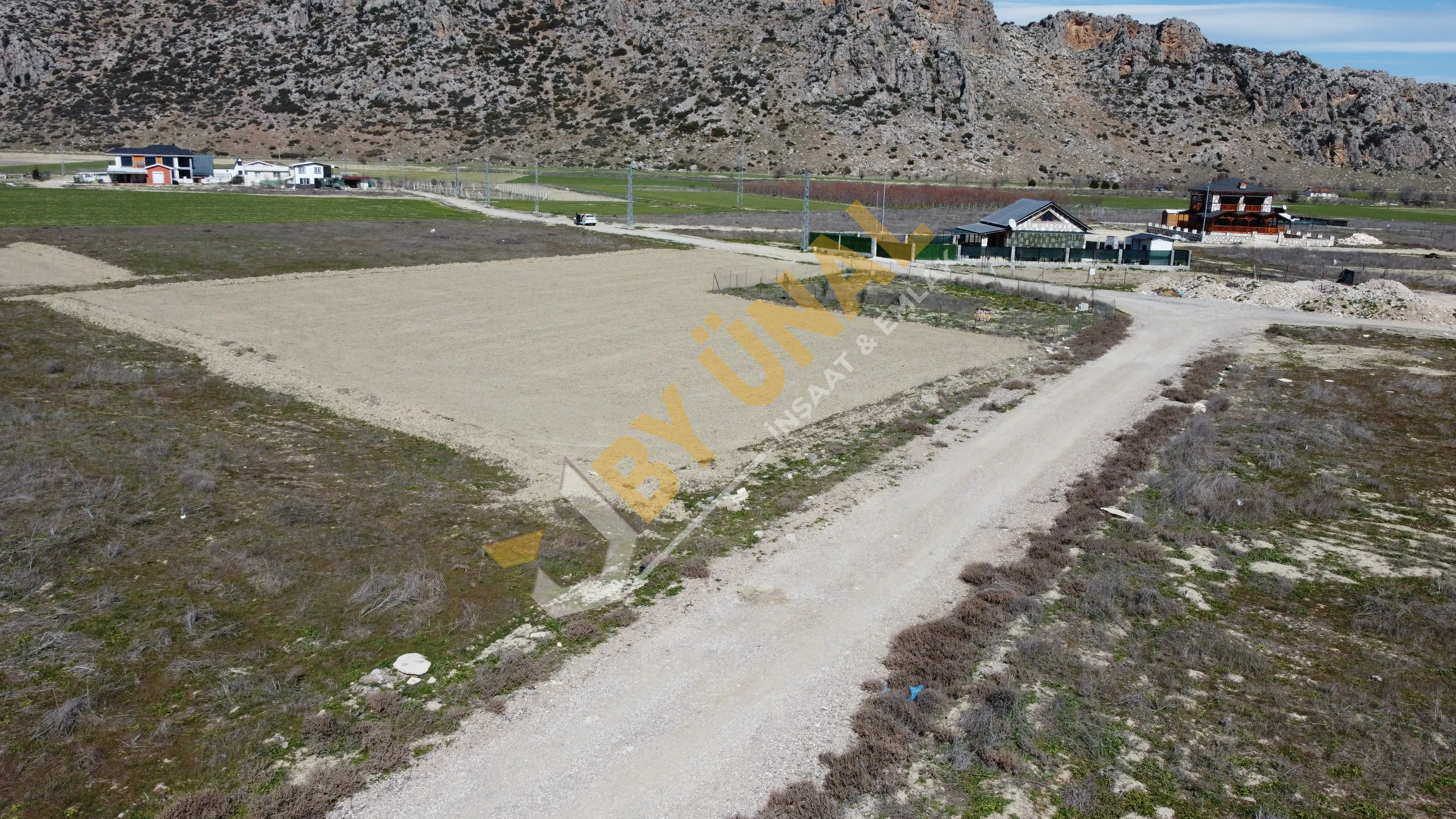 BY ÜNAL'DAN_BURDUR,BUCAK'TA SATILIK_VİLLA ARSASI