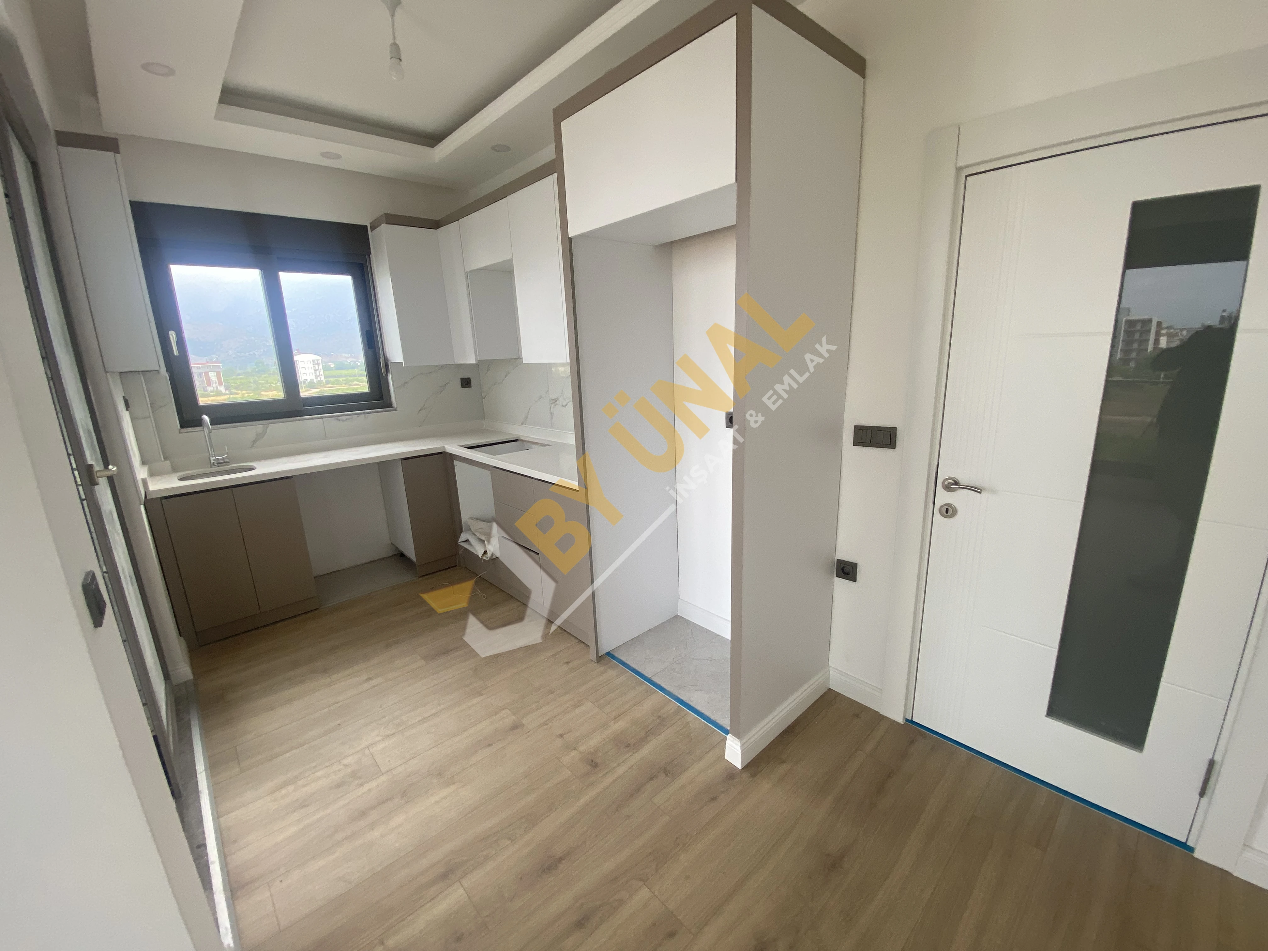 BY ÜNAL'DAN_YENİKÖY'DE KATTA SATILIK SIFIR ASANSÖRLÜ 2+1 SATILIK DAİRE