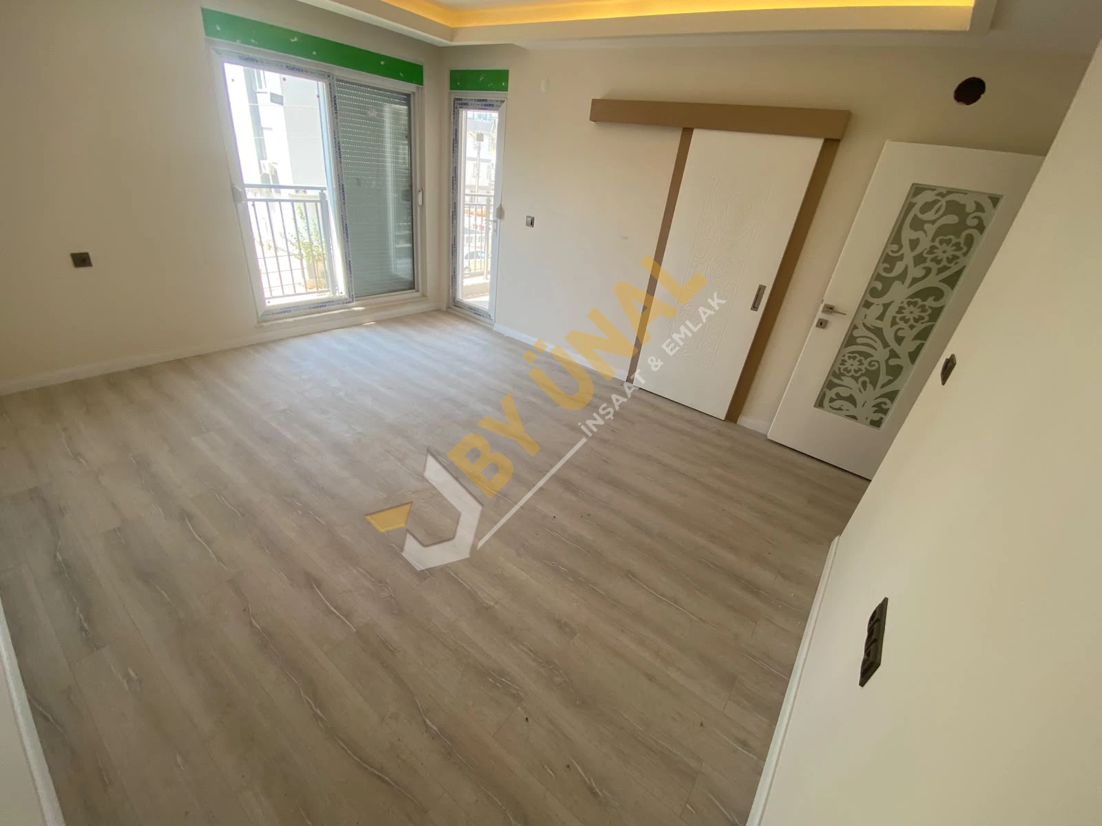 BY ÜNAL'DAN_ESENTEPE'DE KATTA ASANSÖRLÜ SATILIK SIFIR 2+1 DAİRE