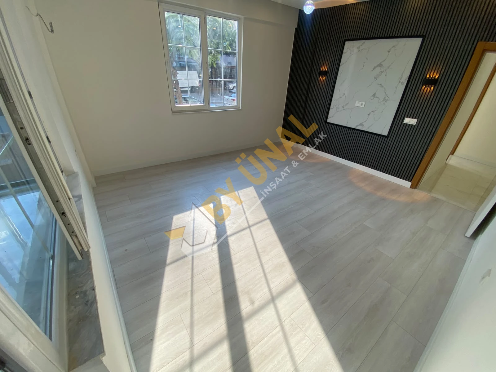 BY ÜNAL'DAN_DOKUMA ZAFER'DE CADDE ÜSTÜ ASANSÖRLÜ FULL TADİLATLI SATILIK 2+1 DAİRE